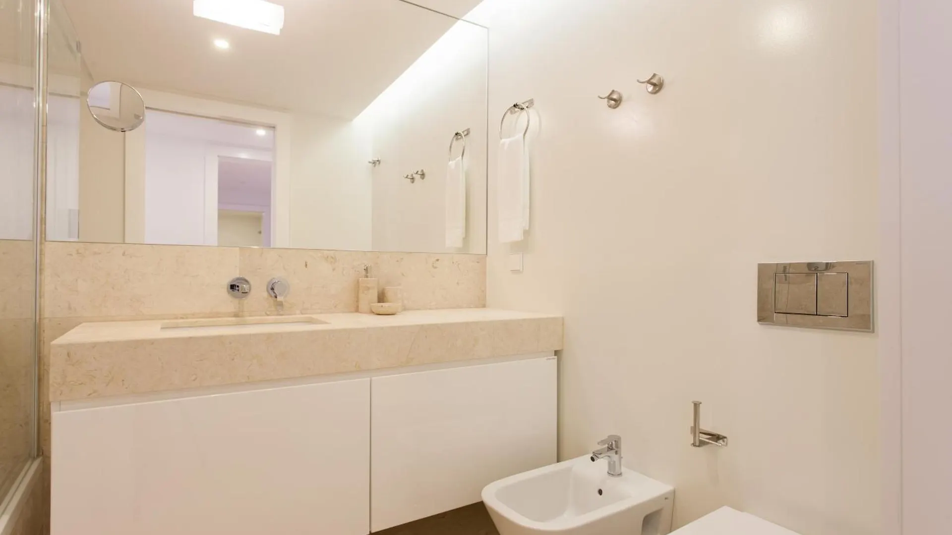 Mouraria Blue Three-Bedroom Apartment W/ Parking - By Lu Holidays Lisboa Portekiz