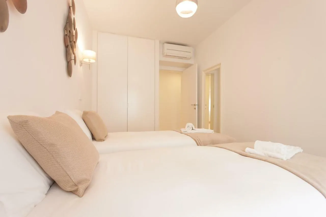 Mouraria Blue Three-Bedroom Apartment W/ Parking - By Lu Holidays Lisboa 0*,